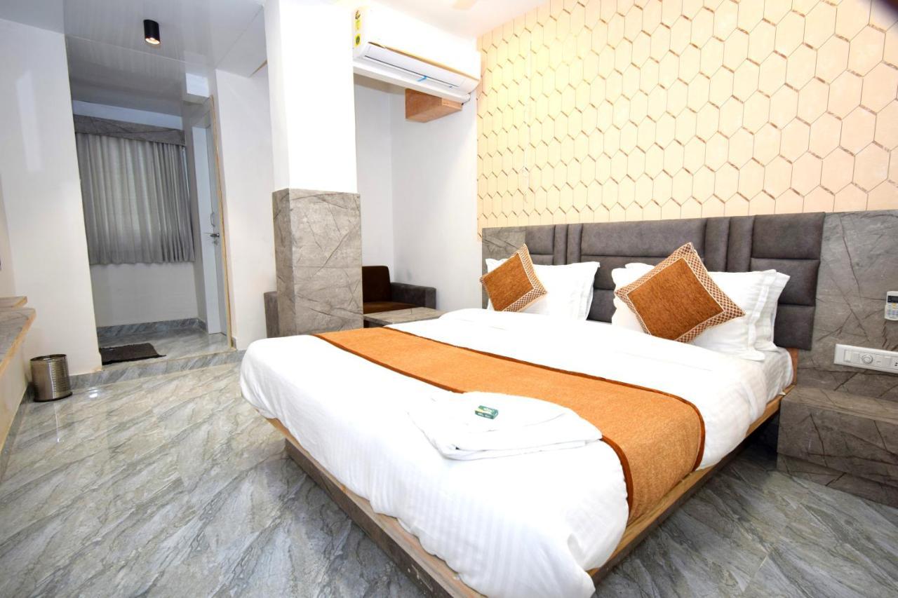 Hotel A1 Vastrapur Ahmedabad Exterior photo