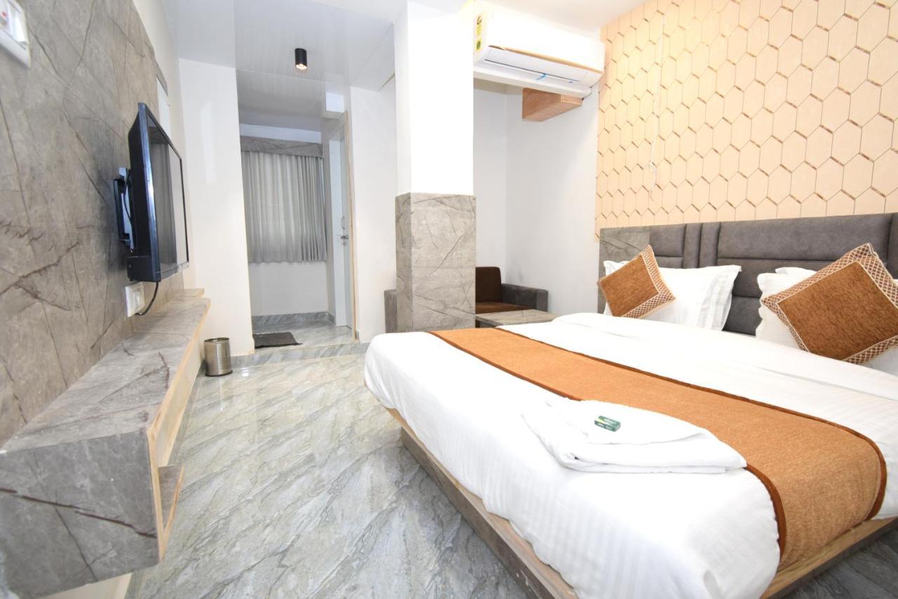Hotel A1 Vastrapur Ahmedabad Exterior photo